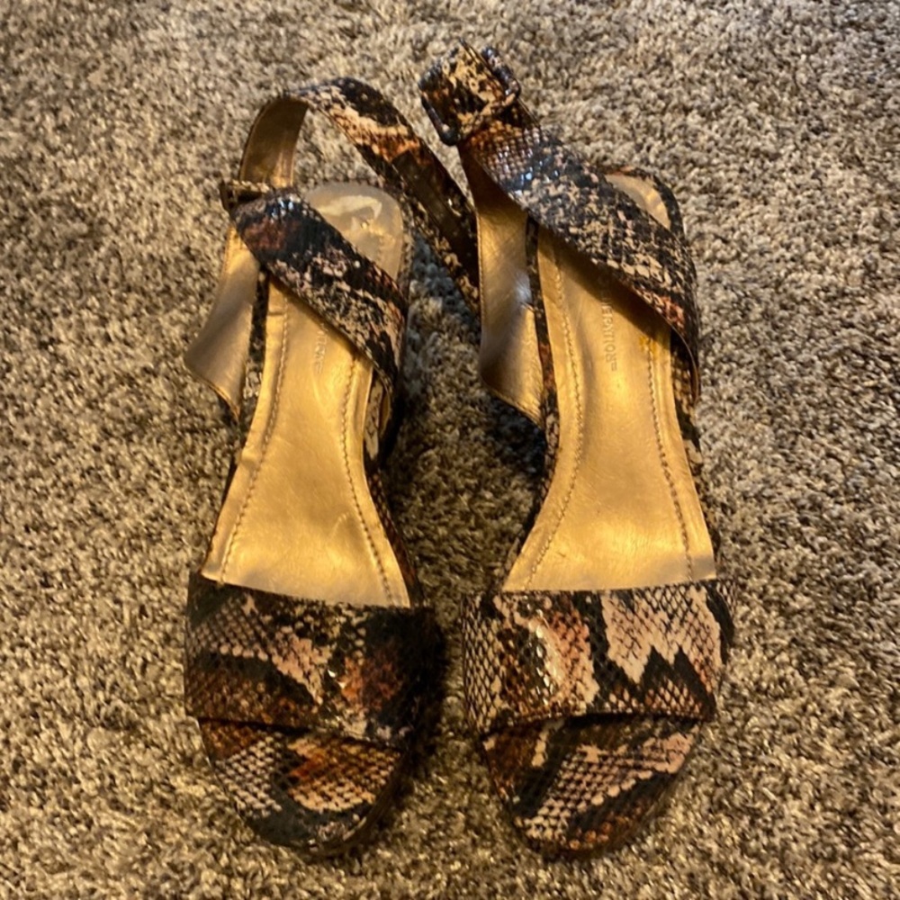 BCBGeneration Platform Wedges Size 7.5